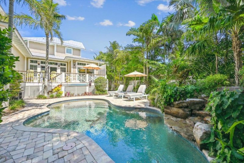 vacation rental backyard and pool